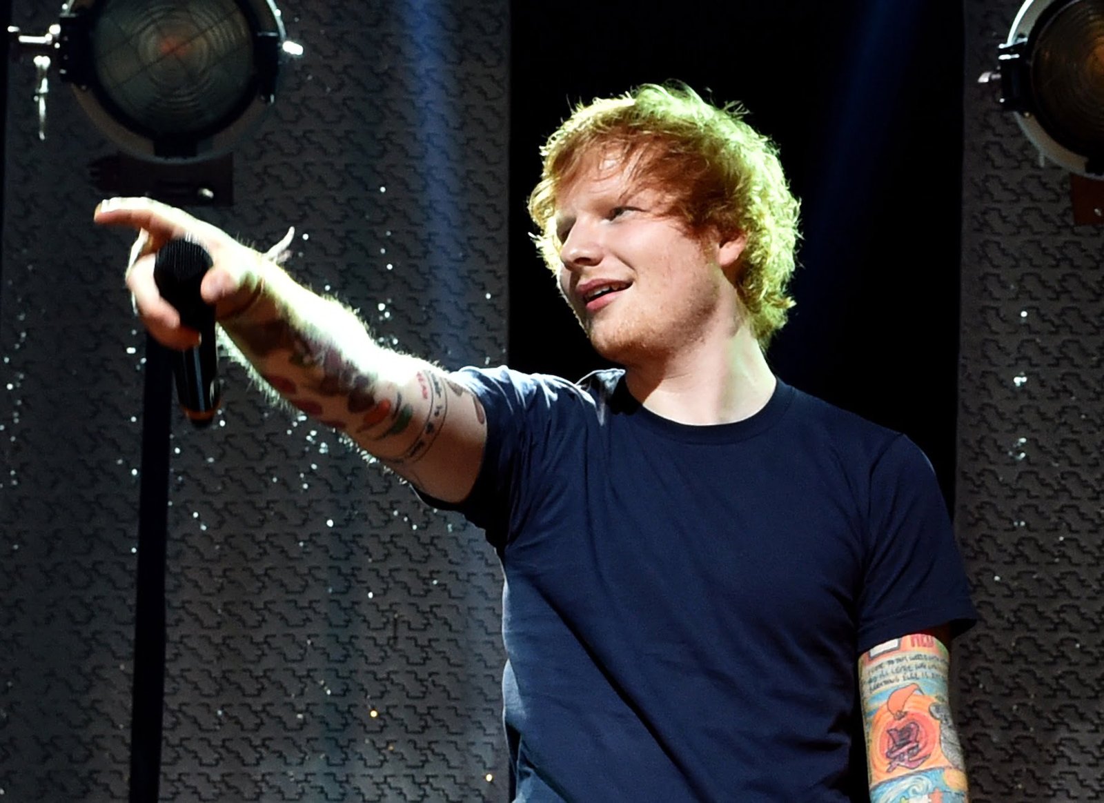 Ed Sheeran surprises fans as he serves hot dogs ahead of Chicago concert
