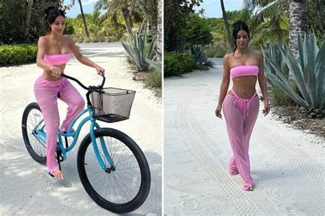Kim Kardashian Stuns in Pink on the beach