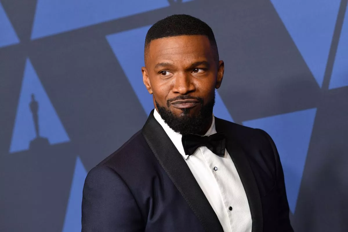 Flight attendant reveals what celebrities are REALLY like on board from Jamie Foxx to Michael Blackson